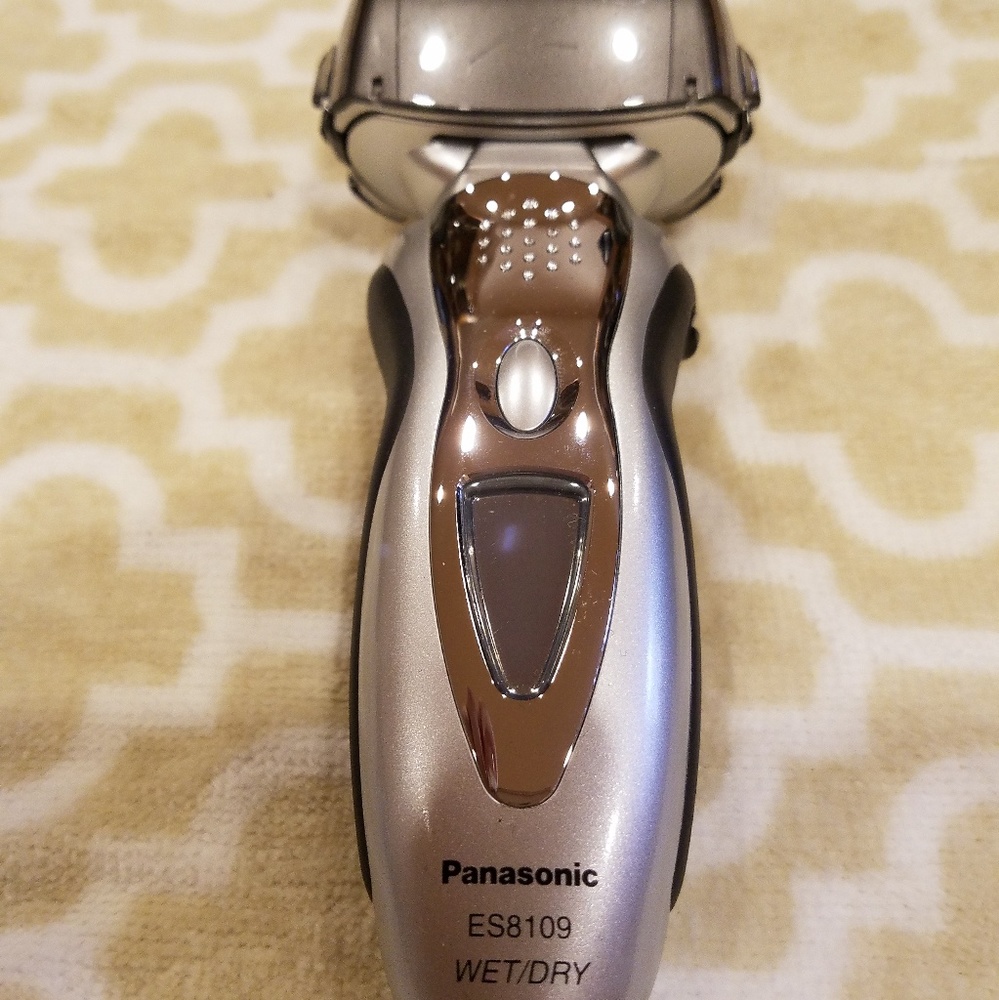 Panasonic Wet/Dry Electric Razor - Picture 2 of 6